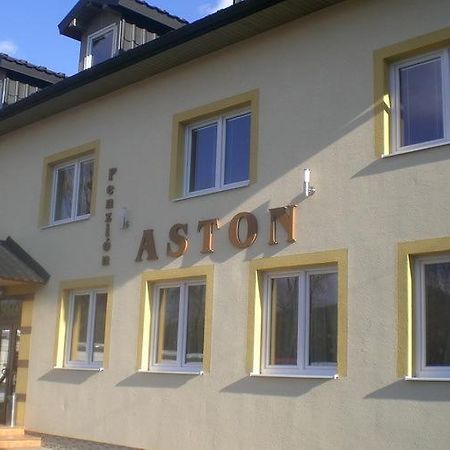 Penzion Aston ฮูเมนเน ภายนอก รูปภาพ